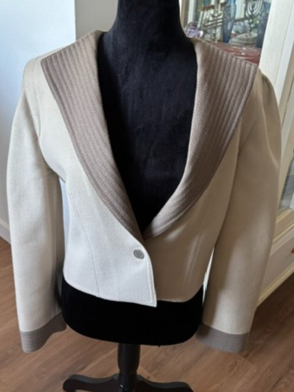 Louis Feraud Vintage 100% Wool Cropped Jacket Blazer No Holes or Damage EUC M 40